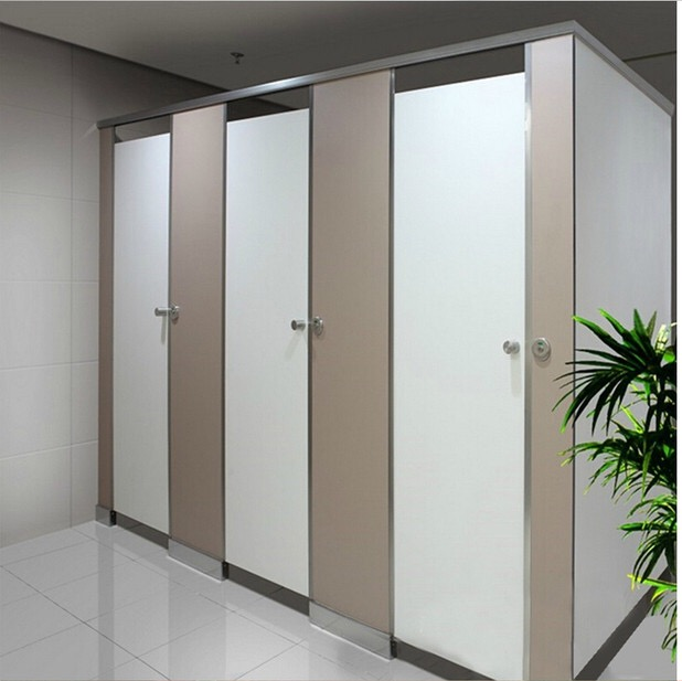 公共衛(wèi)生間隔斷 從小便器擋板到蹲坑矮墻的設(shè)計與功能解析